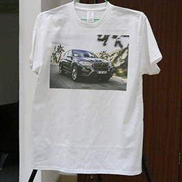 Hvit t-skjorte utskrift av A3 t-skjorte skriver WER-E2000T 2